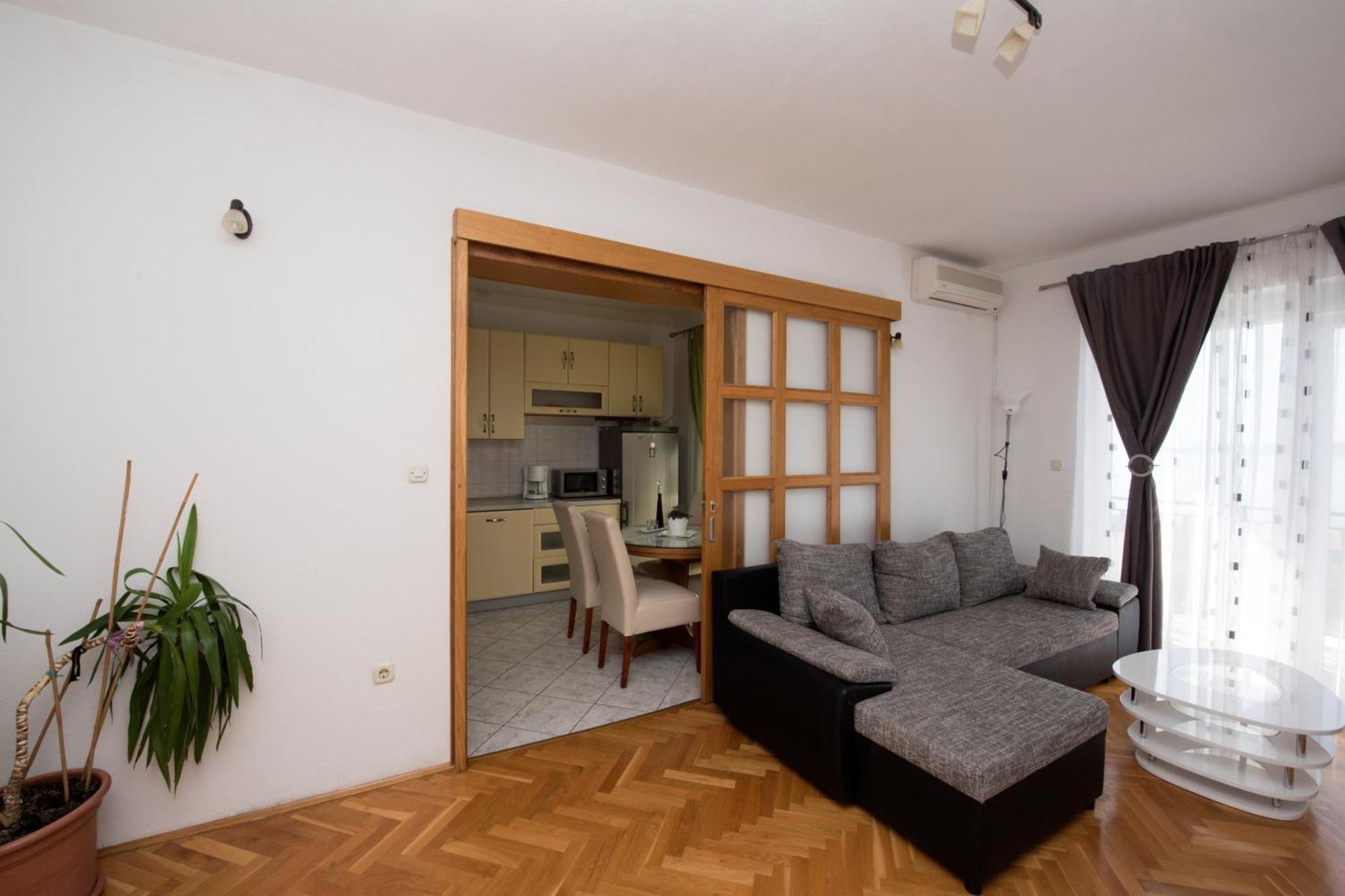 Apartments With A Parking Space Brela, Makarska - 16603 部屋 写真